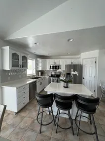 Relaxing Farmhouse Close to Airport & Ski Resorts - Image 3