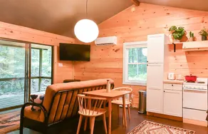 Cozy, modern cabin in Lost River - Image 4