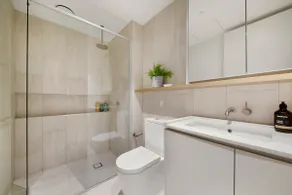 Cool and Contemporary on the City Edge - Image 5