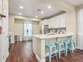 Fresno House | Fire Pit | BBQ | 3:2 w/2 Car Garage - Image 3