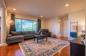 Spacious Family Retreat Near Seattle Stadiums - Image 3