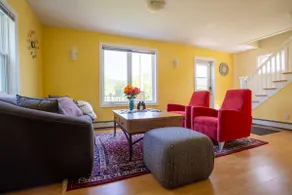 Central and stylish oasis with high-speed internet - Image 4