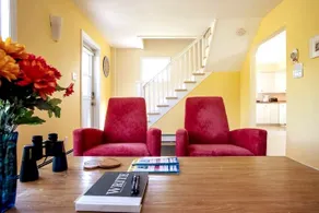 Central and stylish oasis with high-speed internet - Image 2