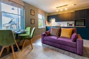 Beautiful 1 Bedroom Modern Apartment, City Centre - Image 3