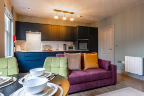 Beautiful 1 Bedroom Modern Apartment, City Centre - Image 5
