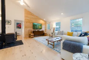 Secluded, Modern retreat with Cedar Hot Tub - Image 2