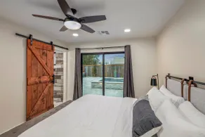 The Copper Haven: Luxurious Heated Salt Pool & Spa - Image 5