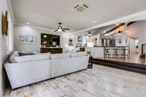 Lake Front Villa with Hot Tub - Image 2