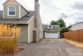 Cheerful home with fireplace! - Image 2
