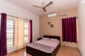 Family & Pet-Friendly Pvt Two Bed Flat(Story Stay) - Image 3
