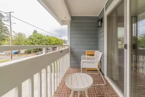 Stylish, Spacious Home @ Renton! Parking/Laundry - Image 5