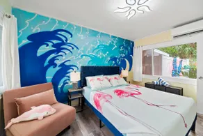 Modern Bright Escape Mins Beach, Pool, Hot Tub - Image 3