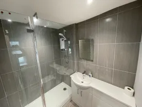 Spacious 3 bedroom flat in the heart of Warminster - Image 4