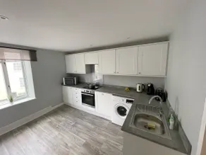 Spacious 3 bedroom flat in the heart of Warminster - Image 3