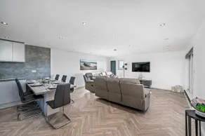 Sea View Luxury Apartment 3 bedrooms Free Parking - By Coast Apartments - Image 5