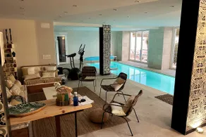 Beautiful and pleasant house with heated pool - Image 3
