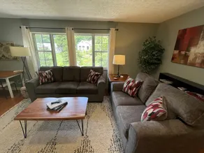 Mid-Century Rancher in Historic North Hills - Image 2