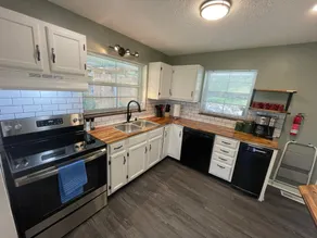 Mid-Century Rancher in Historic North Hills - Image 3