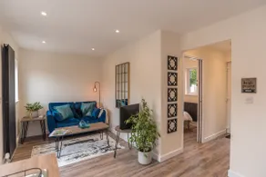 Adorable 1 bedroom annex free private parking - Image 2