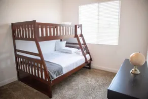 Manteca LUXX: Spacious 3 bed 2 bath home - Image 4