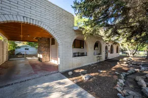 Walking distance to downtown. Quiet neighborhood - Image 4