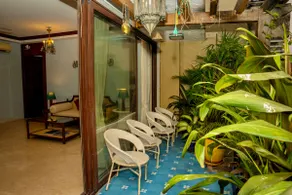 Plush 2 bedroom apartment in the heart of Bandra - Image 4