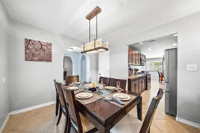 Beautiful Spacious 4 bedroom house. - Image 5