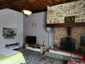 Entire accommodation in a green setting - Image 5