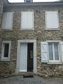 Entire accommodation in a green setting - Image 3