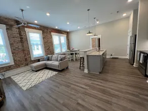Newly Renovated 2-bedroom Apartment in Downtown - Image 2