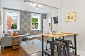 Charter Street: Historic Charm, Modern Comfort - Image 4