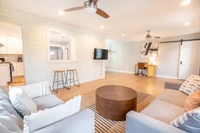 The Hume Estate. Modern 4br Home + Lovely Yard! - Image 3
