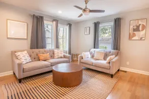 The Hume Estate. Modern 4br Home + Lovely Yard! - Image 5