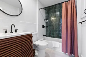 Downtown beautiful renovation with parking - Image 5