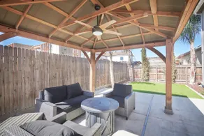 2 Units|4 Bed: 3 Bath|Workout Equip.|BBQ|Fire Pit - Image 4