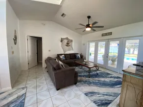 Cozy 3 bedroom W/ Pool - Image 4