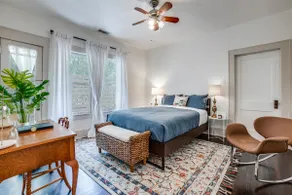 Charming 2 Bedroom home in Bishop Arts - Image 5
