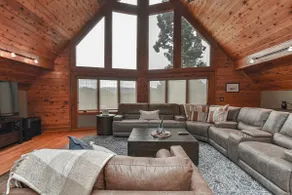 Bent Creek Chalet, Sauna,Jacuzzi,Fire pit and OD shower - Image 2