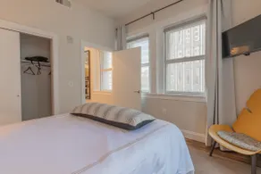 Baltimore's Finest: Penthouse Elevated Comfort - Image 2