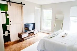 The Sweet Pea Pod- 1BD/1BA w/ private entrance - Image 2