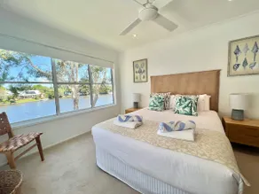 Waterfront Bliss in Noosa – Sunset Evenings - Image 2