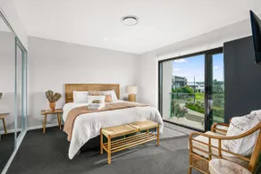 The Boathouse/ Luxury Home/4mins walk Marina/Shops - Image 4