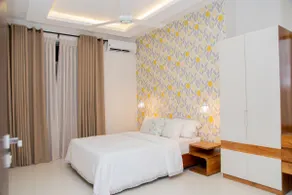 Aron's Lavinia Cozy 4 bedroom duplex - Image 2