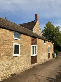 Kitty Bee’s Cottage in the hub of Baston village - Image 2