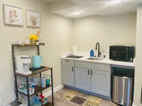 One Bedroom Guest Studio Suite - Image 2