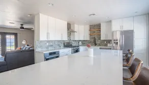 Rhea | 4-Bedroom Dazzling Scottsdale Home - Image 4