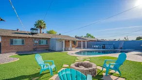 Rhea | 4-Bedroom Dazzling Scottsdale Home - Image 2