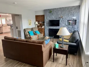Single level home, private yard, kid/pet friendly - Image 2