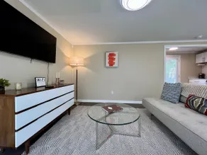 1 bd 1 ba near Old Town w/pool & free parking! - Image 3