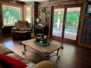 Secluded cabin adjoins Mark Twain National Forest - Image 3